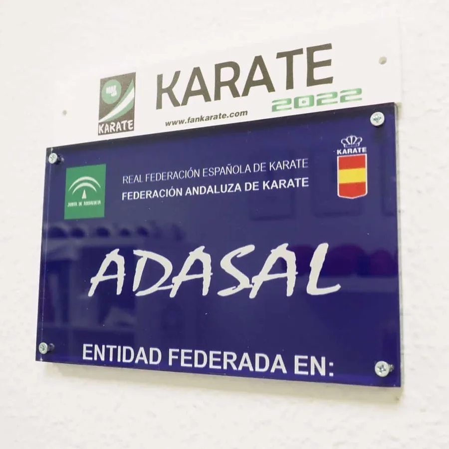 Placa de Adasal como entidad federada en la Real Federación Española de Karate y la Federación Andaluza